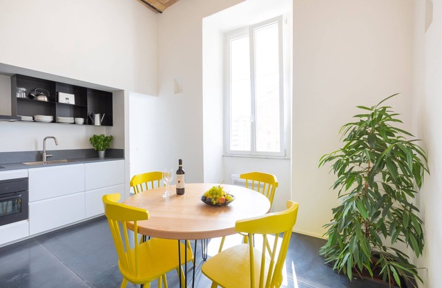 New design apartment at the Colosseum with WiFi. Proximity to metro stops B and A