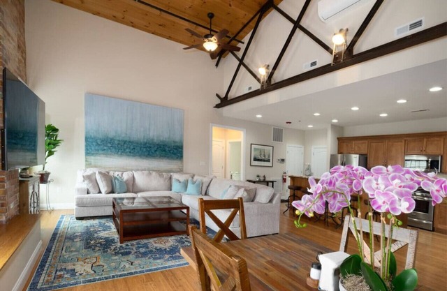 New! Downtown Loft - Walk to WLU & VMI