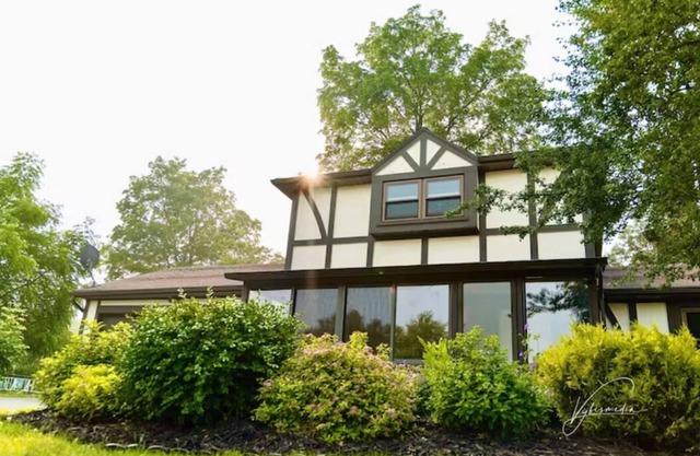 New English Cottage by Ontario Lake