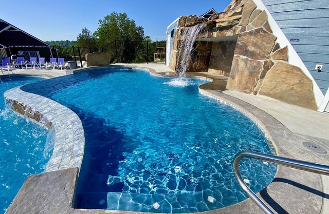 NEW 🎸FamilyPlace 🏊‍♀️POOL/WaterFall💦HOTTUB 🔥FIREPIT🎱POOLTABLE⚡EV🎡FUN❤️LUV