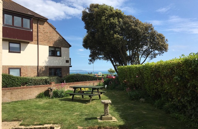 New Forest cliff top apartment with distant view of the Needles