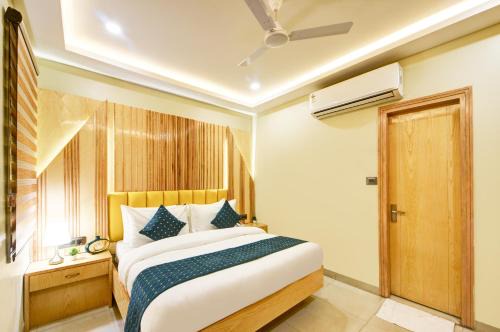 New Frontier - 2 Mins from OLD Delhi Railway Station & Chandni Chowk
