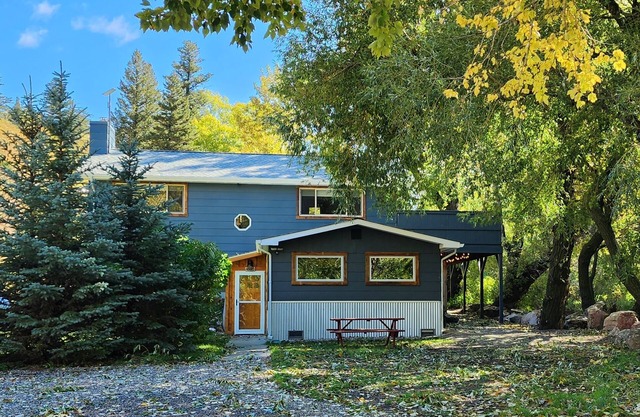 NEW! Guest Ranch Bozeman MT Creekside Bungalow Lodge w/hot tub in Bridger Canyon