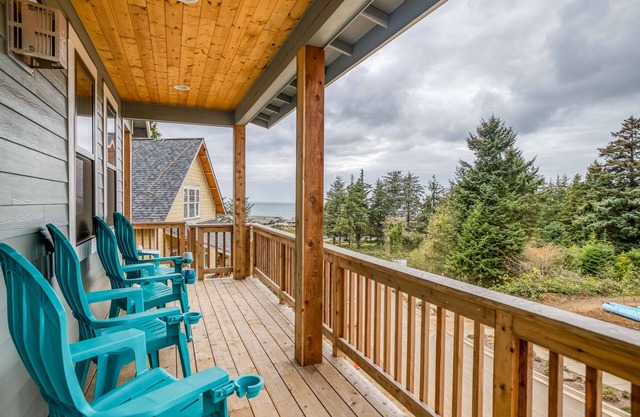 New Home has Two Suites, EV Charger, Ping-Pong, Games, Hot Tub!