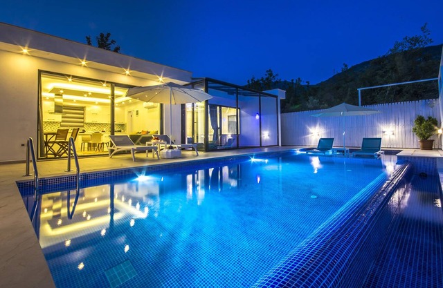 New Honeymon Villa with Totally Private Pool and Indoor Pool, in Village Setting