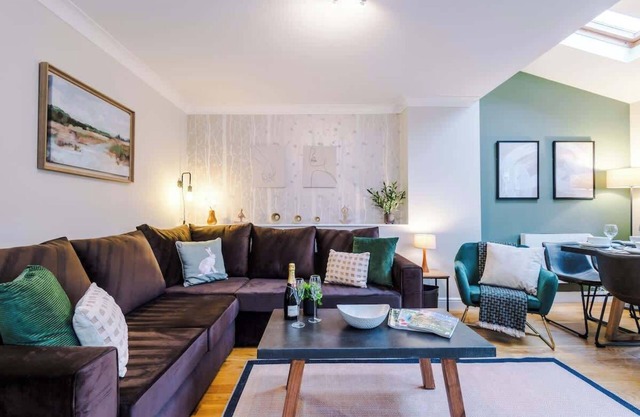 NEW! Incredible home, perfect for groups w/parking