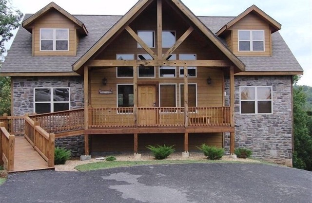 NEW INDOOR POOL 6BR 6BA Cabin Sleeps 22 By Silver Dollar City & Table Rock Lake