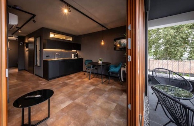 NEW Industrial-style Apartment