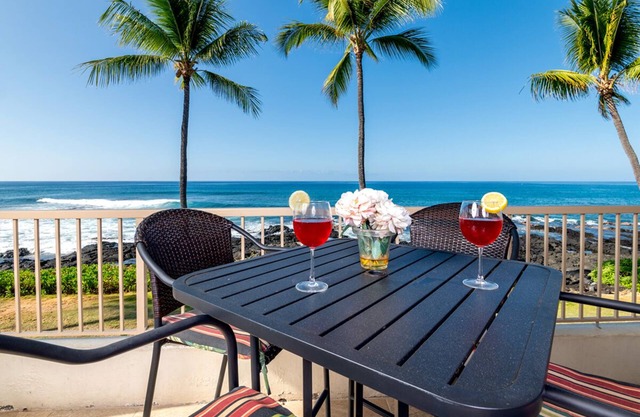 New! Kona Reef Resort Oceanfront 🌊 2 Bdrm, 2 Bath D-11 🏖 Right on the Ocean!