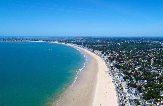 NEW - LA BAULE 300M plage studio 4 pers dans parc boisé avec piscine