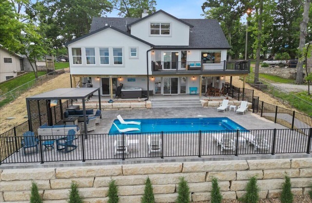 NEW! Lake House, Pool, Hot Tub, Sauna, Sleeps 22!