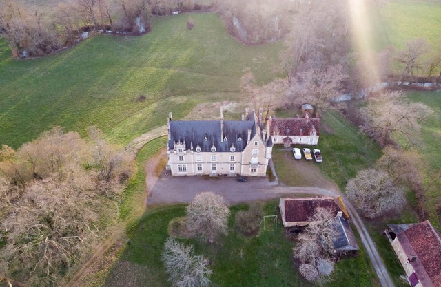 NEW- Large, quiet, independent gîte, south-facing, enclosed garden
