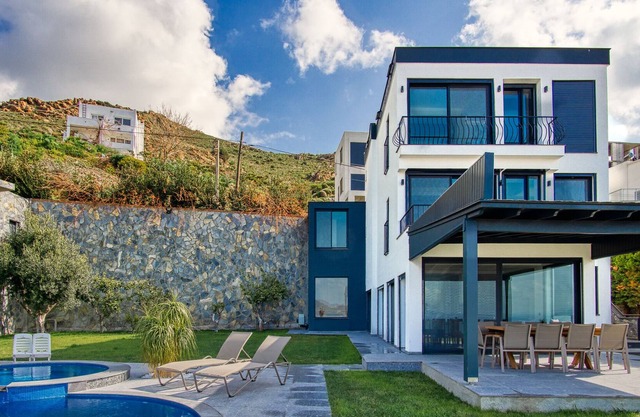 New large villa with amazing panoramic sea view
