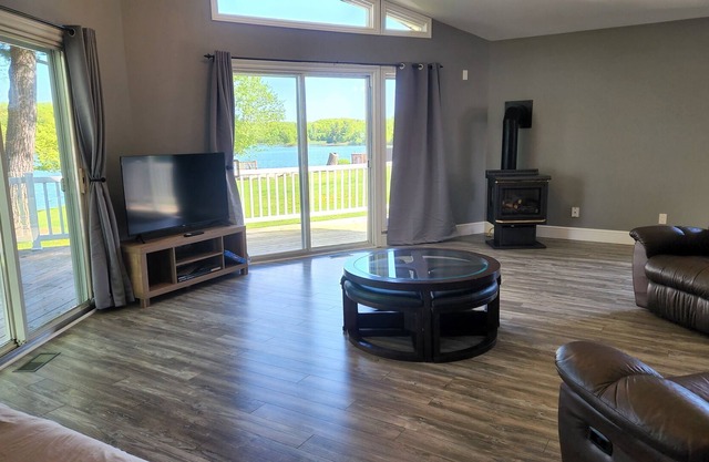 New Listing - 4 Season Lakefront Chalet Home on Graham Lake Mallorytown