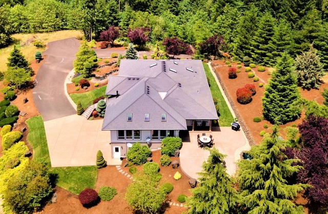 New Listing - Breathtaking vacation/work remotely in wine country!