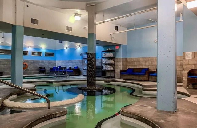 New Listing ! Bright Corner 3BR Condo ✻ Family Friendly ✻ Park Pass