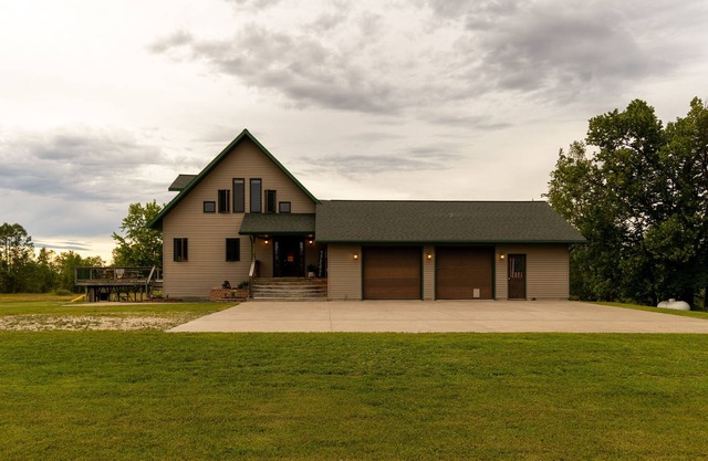 *NEW LISTING* Cozy Vacation Home with Fireplace