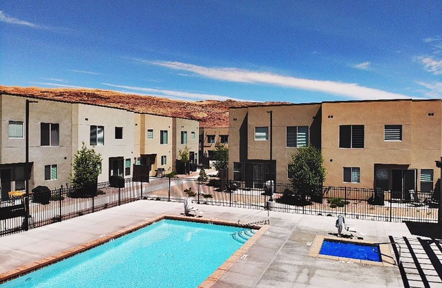 New Listing Discounts | Pool/Spa | Garage | Bikes | DT Location | 652
