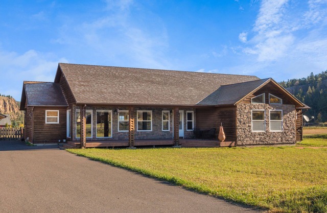 New Listing! Mountain Retreat/Pet-Friendly/Large Fenced Yard/Garage/PingPong