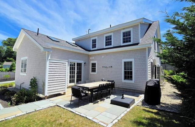 NEW LISTING! Newly-Constructed Wellfleet Center 4BD-A/C, Patio, Walk to Main St, Less than 1 Mi to Mayo (Code:WREDE)