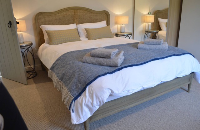 NEW LISTING - Owl's Hoot - Cosy Dog Friendly Cottage with log burner