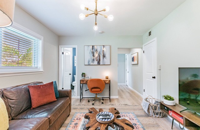 New listing! Private house- 10 minutes from Clearwater and Indian Rocks beach!