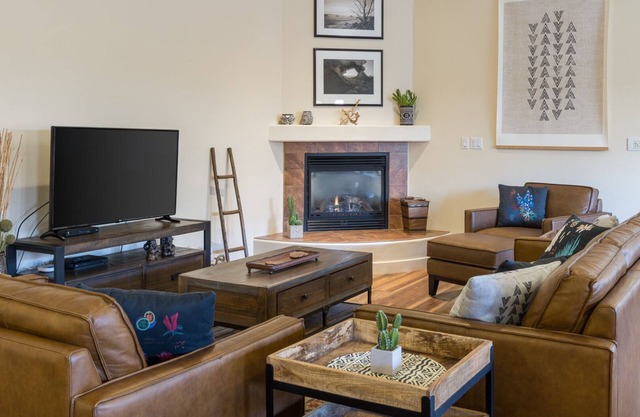 New Listing Private Spa, Pet-Friendly, Pool, Close to Parks, Garage | C419