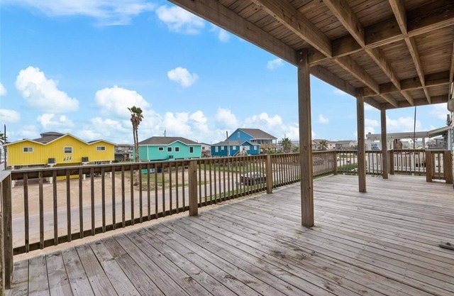 New Listing Promos - The Neon Palm - 4bed 3bath in Surfside Beach TX