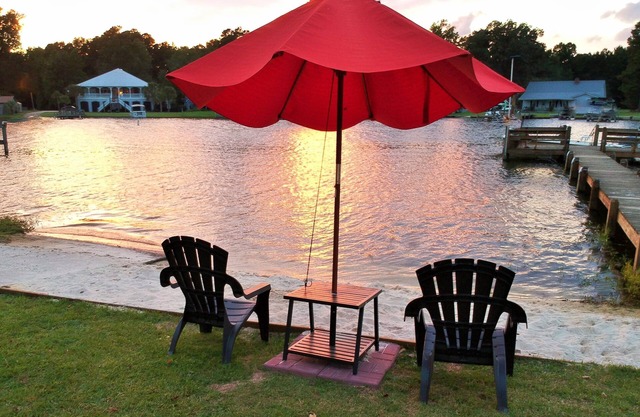 New Listing SANITIZED Lake Marion Lakefront! Ramp, Sleeps 13, Wi-Fi Cable