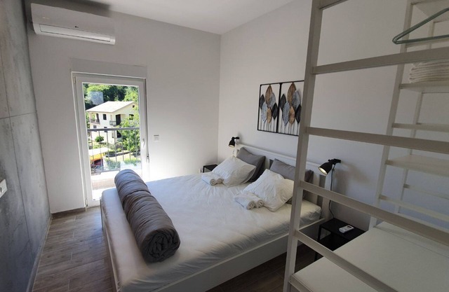 New! Lux apartmrnt 10min from beach. spacious, quiet, clean