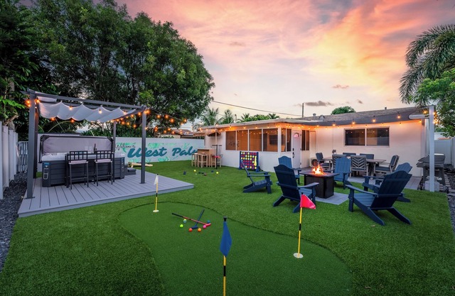 NEW LUXE Hot Tub-Arcade-MiniGolf-10 min to Palm Beach-Downtown-PBI Airport