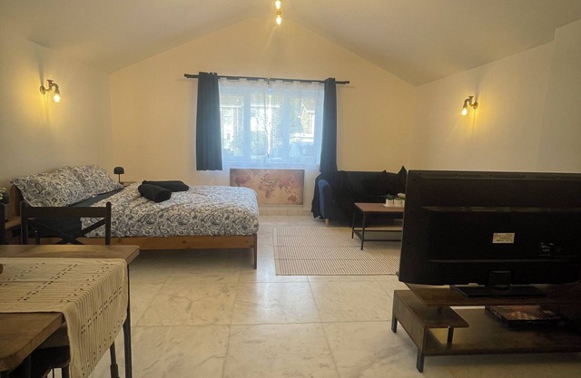 New luxurious and spacious guest suite in Banstead