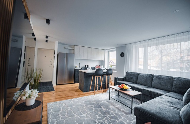 NEW Luxury 3BR Apartment in Old Town, Free Parking
