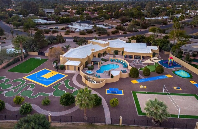 * NEW LUXURY 5 STAR CELEBRITY ESTATE *