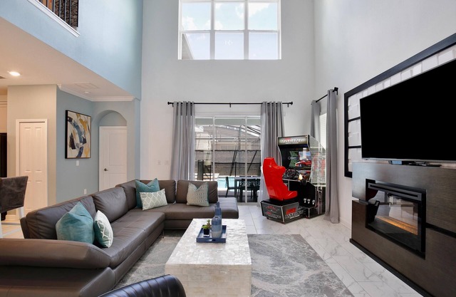 New Luxury 5BR Home with Pool & Spa in Storey Lake Resort