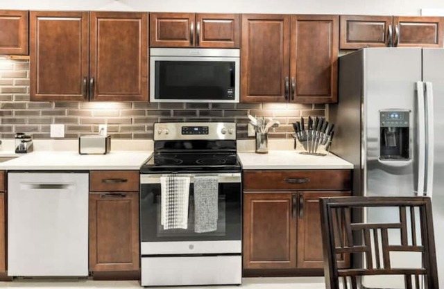 New! Luxury Apartment! Centrally Located!n