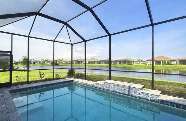New Luxury Home w/Private Pool and Jacuzzi in Esplanade at Azario Golf Resort