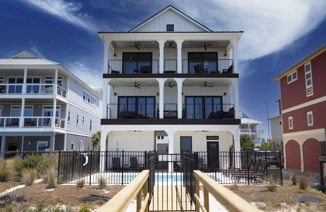 New luxury North Cape gulf front, private pool, elevator, handicap suite