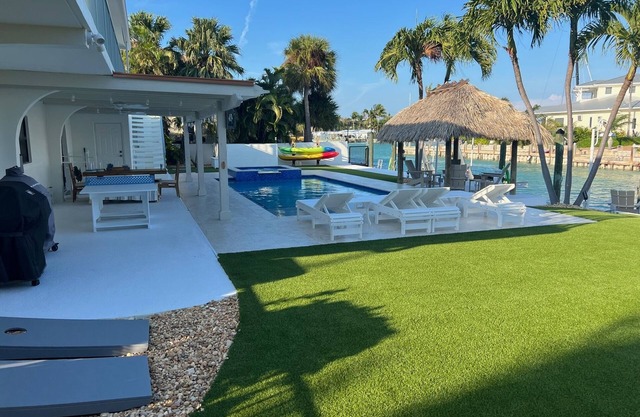 New Luxury Rental; Spacious outdoor living; Brand New Pool & Spa + big boat dock