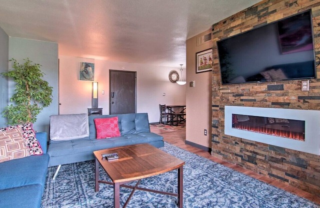 NEW! Modern Condo w/Patio, 6 Miles to Dtwn Boulder