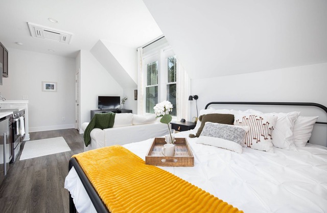 ★New Modern Farmhouse Loft in NoDa★ Views/Parking
