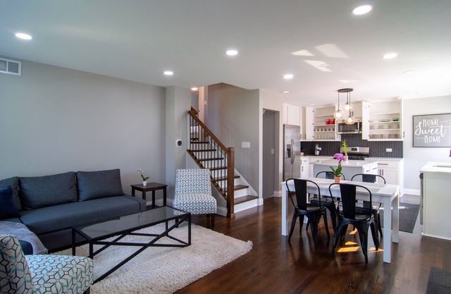 NEW MODERN HOME CLOSE TO EVERYTHING!