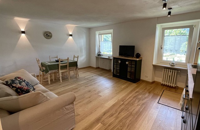 New Newly Renovated Apartment Palleusieux
