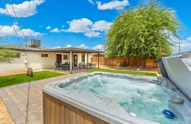 *NEW* Oasis Retreat! Hot Tub Mini Golf Volleyball!