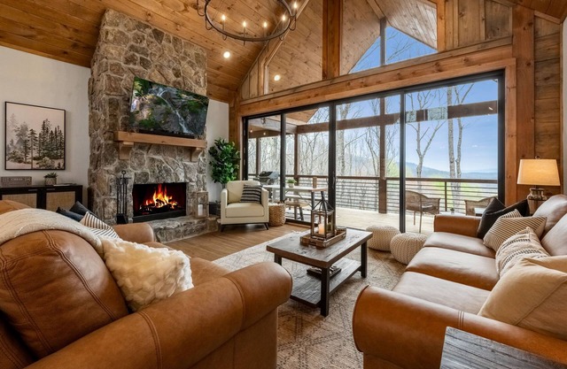 NEW On Cloud Wine, Lux/Modern AMAZING Mtn.Views/Hot Tub/Fire Pit/Private Deck