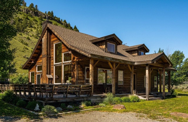 New! Paradise Valley home with incredible views