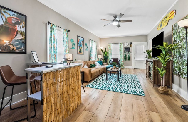 NEW-Parrot Head Haven-3BR-1BA-Themed-Bar-Patio