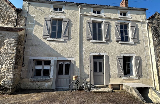 NEW Peace and quiet guaranteed in a small medieval village near the forest and the Burgundy canal