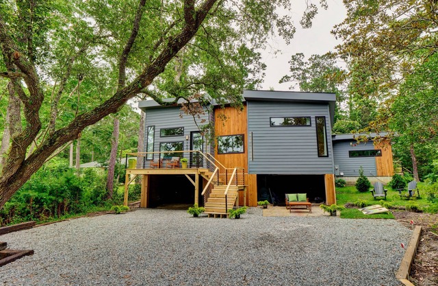 NEW peaceful, in the trees, close to the beach