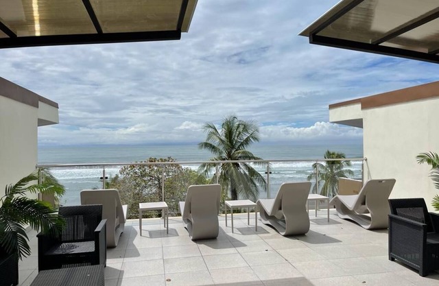New Penthouse Condo @ pristine Bejuco Beach